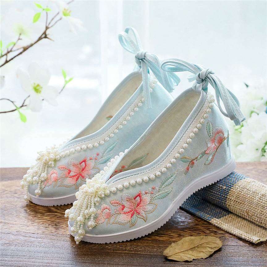 Embroidered Soft Wearing Fashion Hanfu Shoes - Light Blue Flowers
