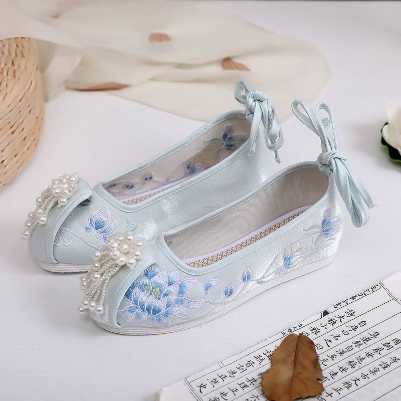 Embroidered Soft Wearing Fashion Hanfu Shoes - Light Blue Lotus