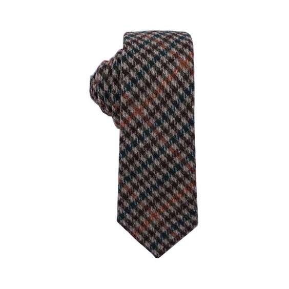 Traditional Scottish Grid Pattern Wool Tie for Winter