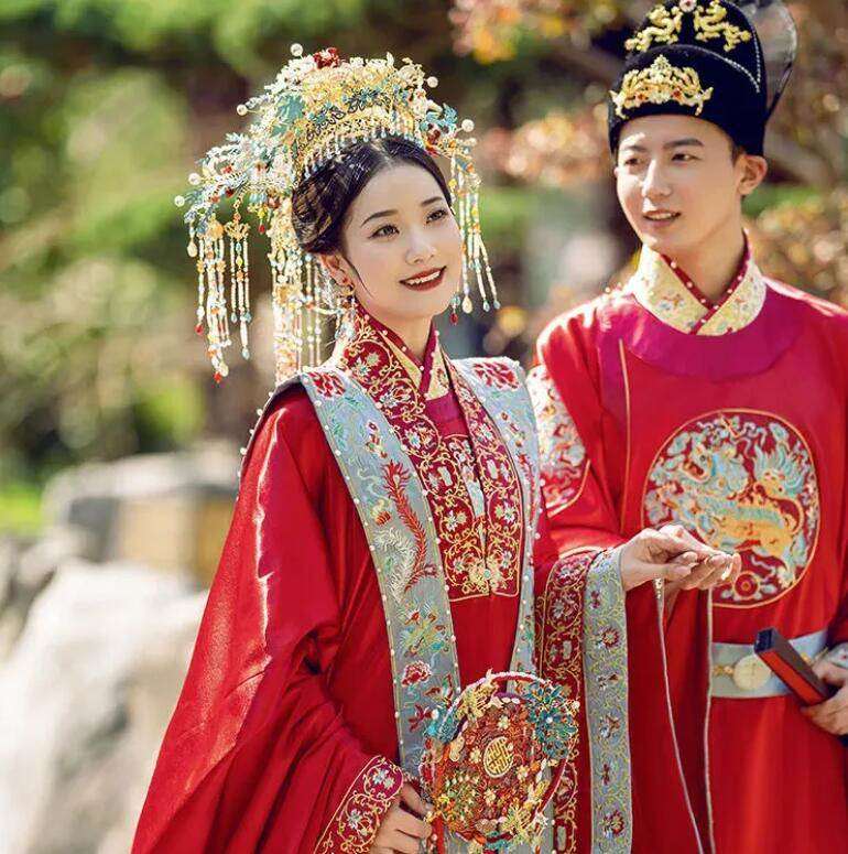 Ming Style Luxury Embroidered Hanfu Wedding Dress - Details