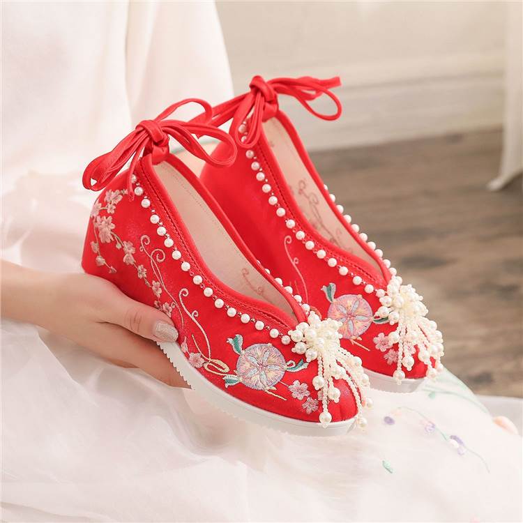 Embroidered Soft Wearing Fashion Hanfu Shoes - Red Embroidered Ball