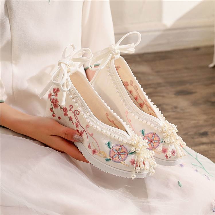 Embroidered Soft Wearing Fashion Hanfu Shoes - White Embroidered Ball