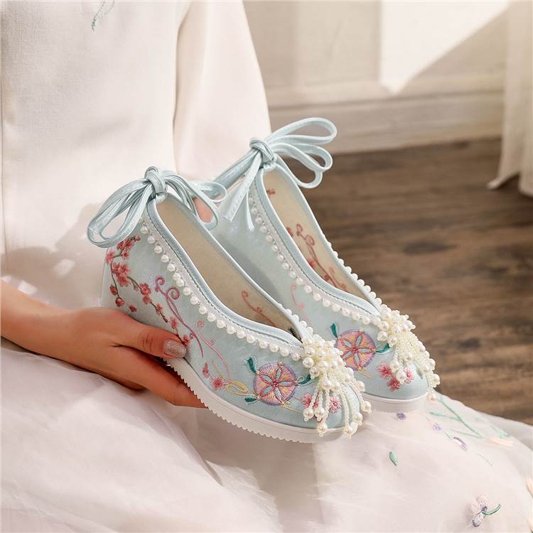 Embroidered Soft Wearing Fashion Hanfu Shoes - Light Blue Embroidered Ball