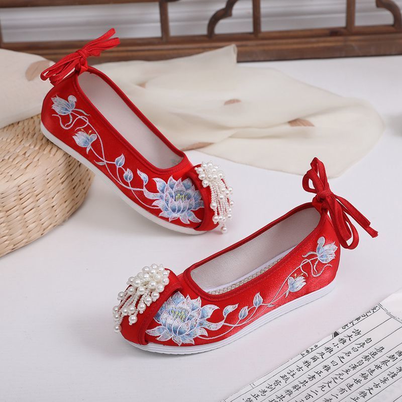 Embroidered Soft Wearing Fashion Hanfu Shoes - Red Lotus