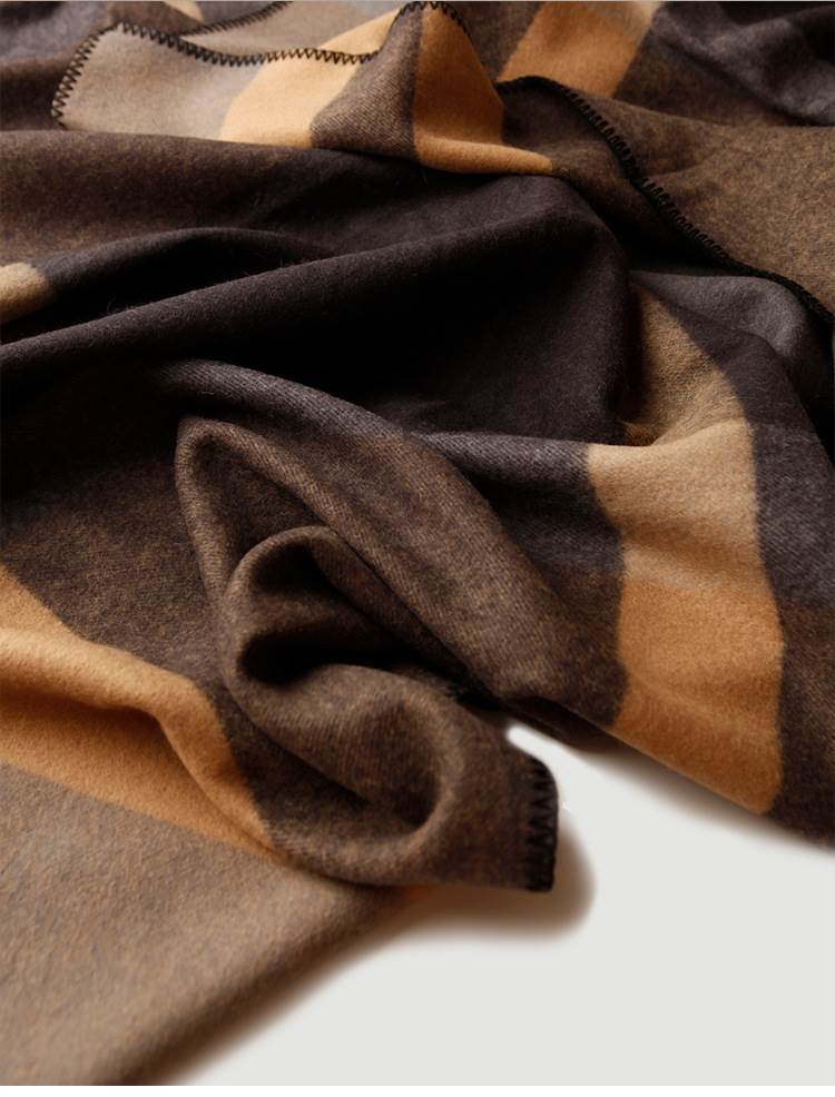 Modern Stripe Pattern Hemming Wool Blanket - Colors
