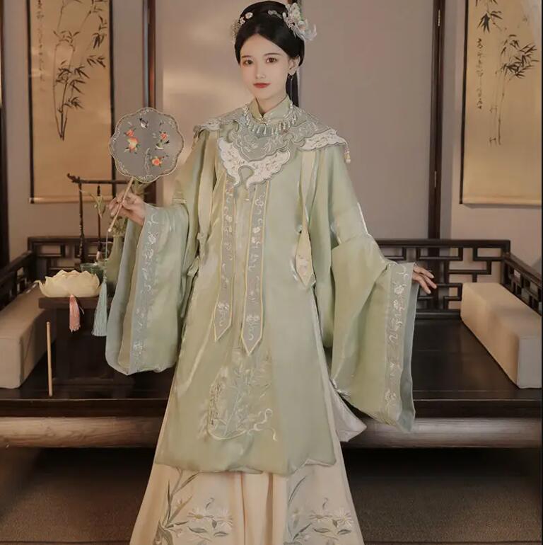 Ming Style Robe with Cloud Shoulder and Waist Skirt - Light Green